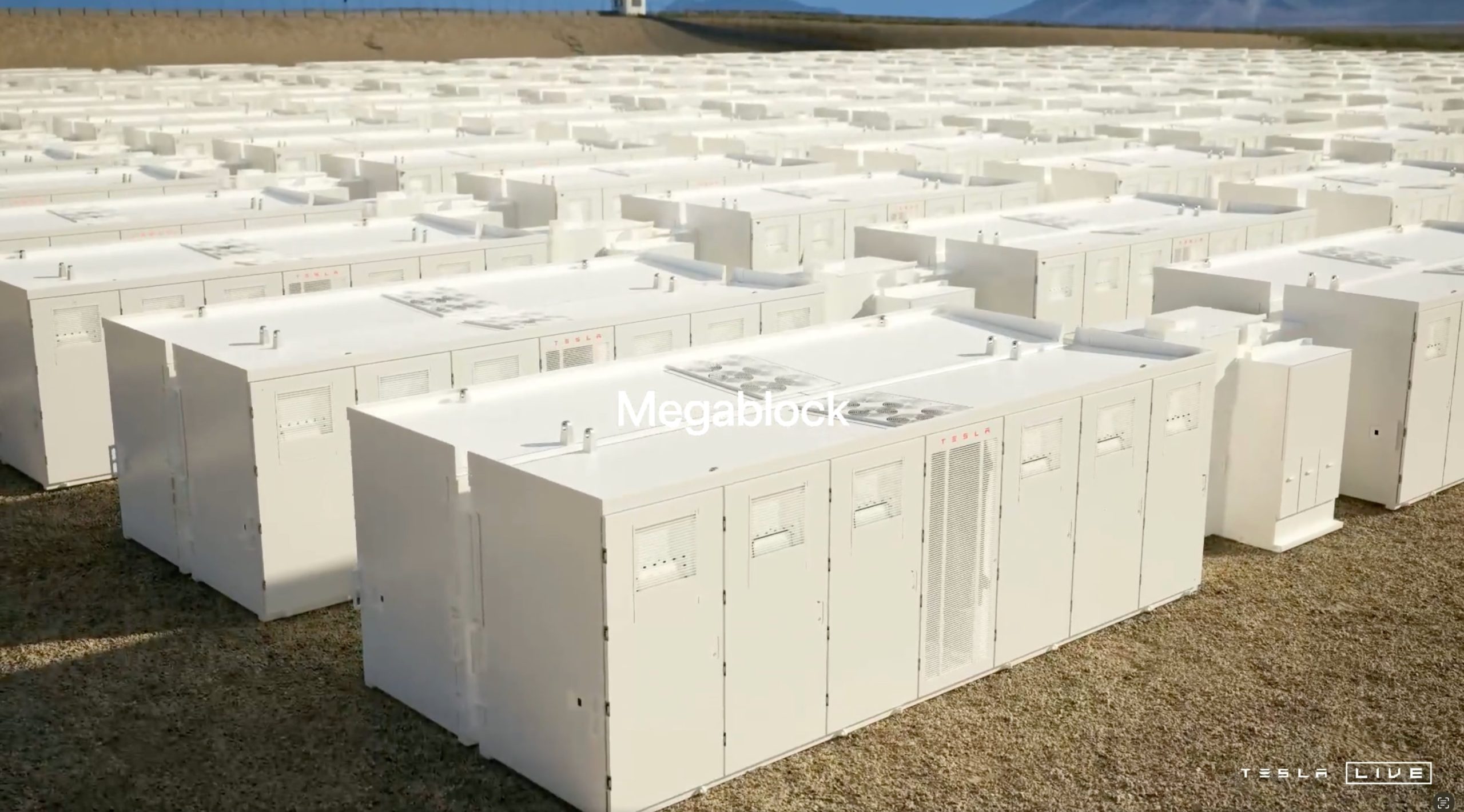 特斯拉Megablock现场发布画面,2025年9月 · 图源:特斯拉发布直播(Teslarati转载)